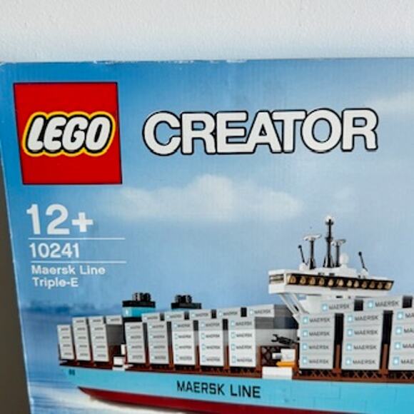 New LEGO Rare Retired Creator 10241 Maersk Line Triple-E Container Ship - Picture 2 of 11